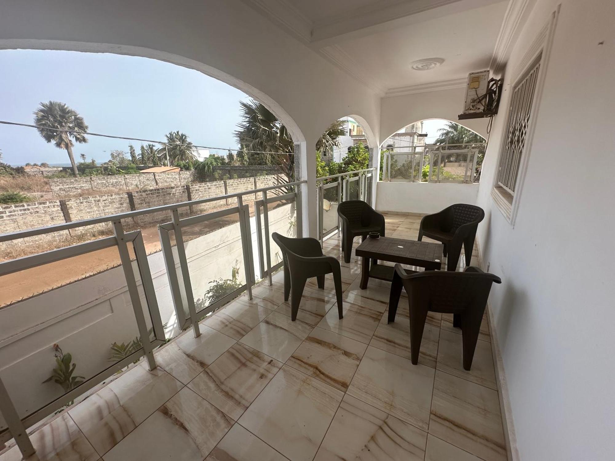 Fhs Foundation House Bijilo 外观 照片