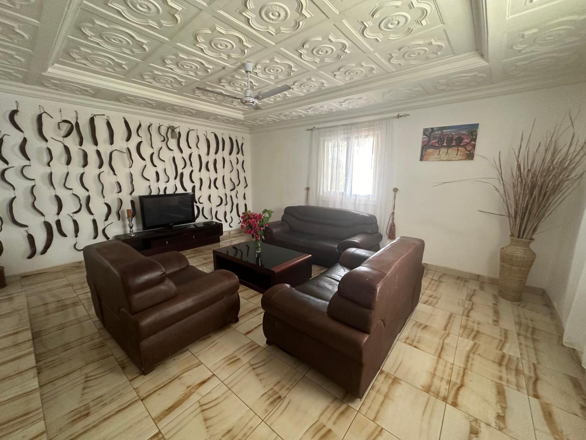 Fhs Foundation House Bijilo 外观 照片